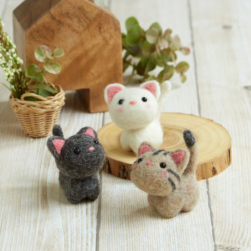 Hamanaka Needle Felting Kit- 3 Little Kittens (English translation included)