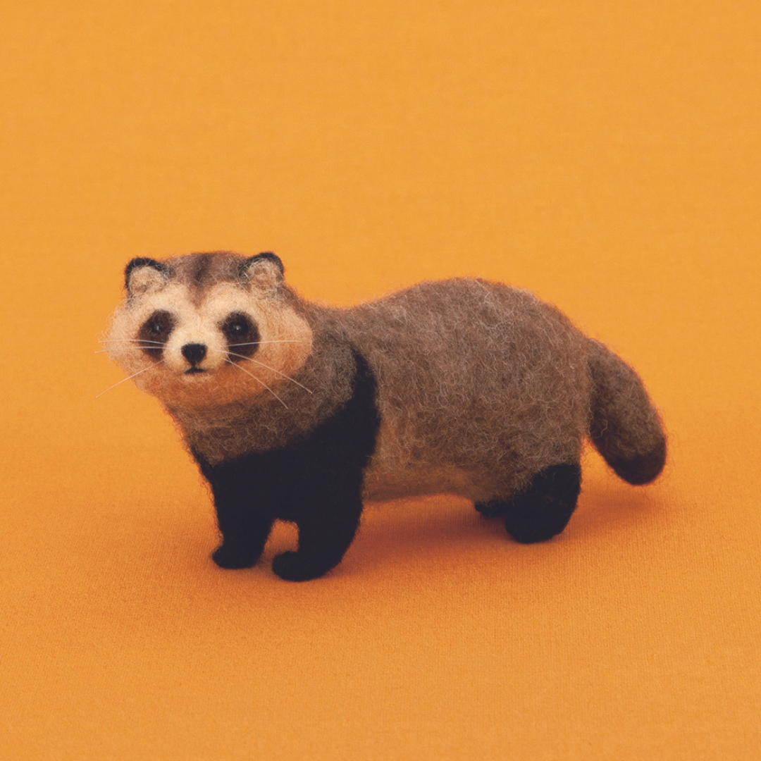 Hamanaka Needle Felting Kit - Raccoon (English translation included)