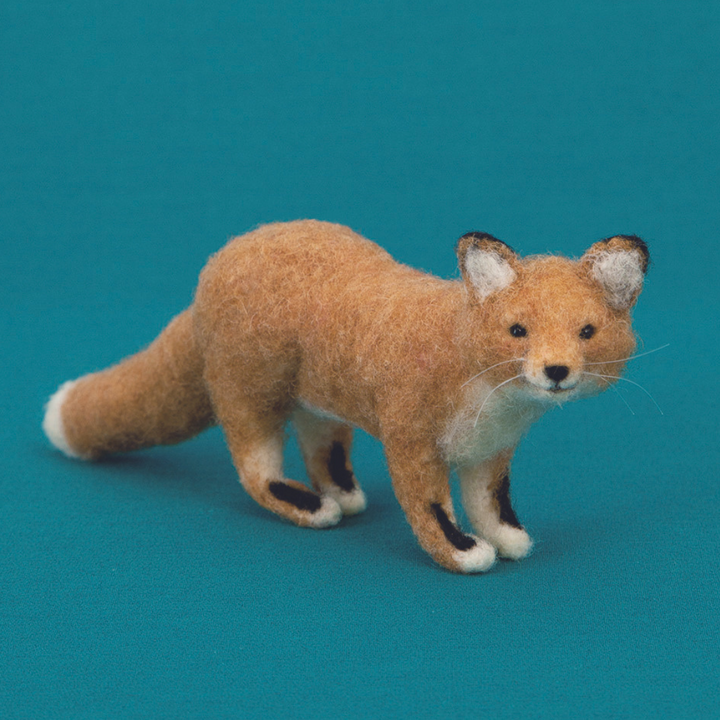 Hamanaka Needle Felting Kit - Realistic Fox (English translation included)