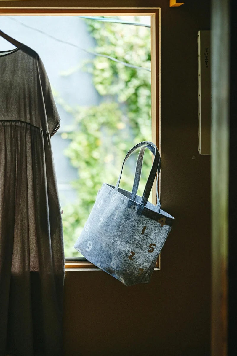 SOU.SOU Yousou Felt Tote Bag - "So-Su-U" Numbers - Grey