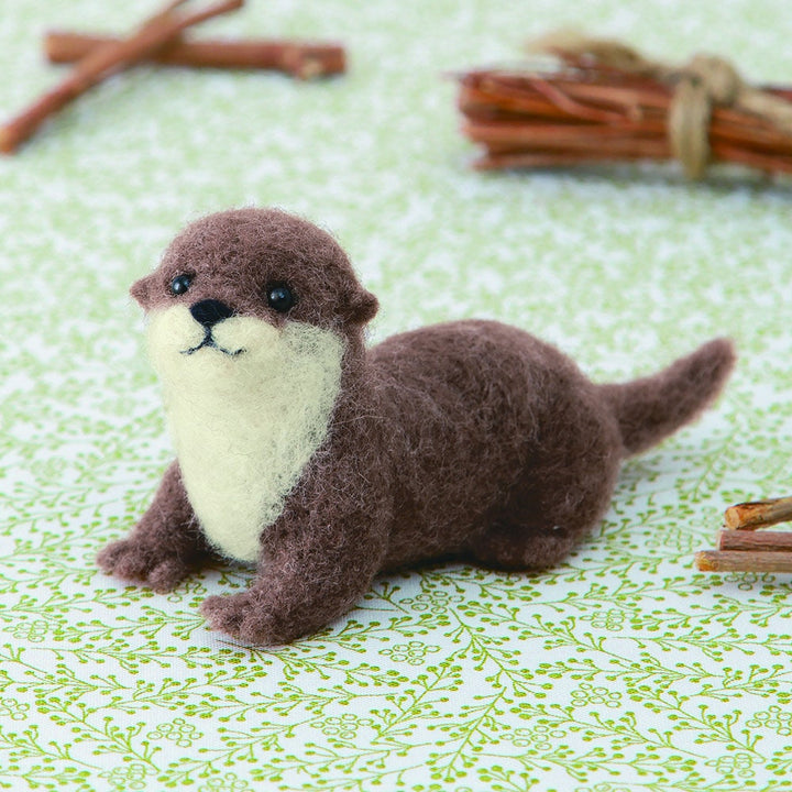 Japanese Hamanaka Aclaine Needle Felting Kit - Otter (English translation included)